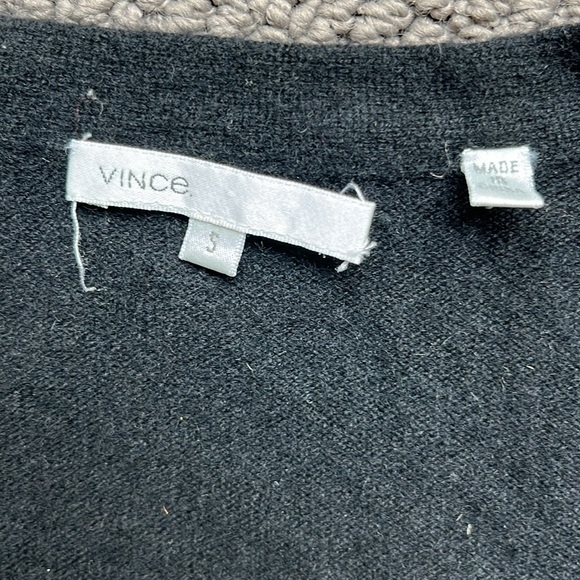 Vince black cashmere cardigan with cutaway front - size small - Picture 5 of 5